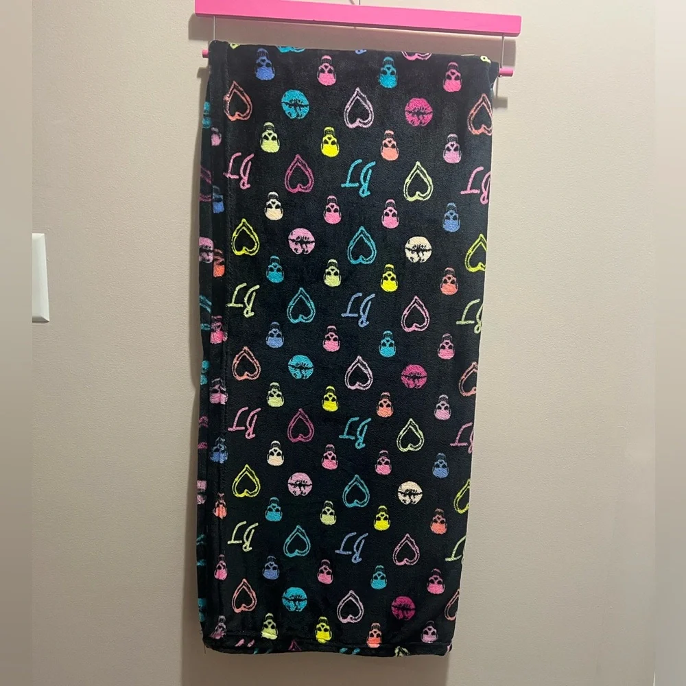 Betsey Johnson skull blanket